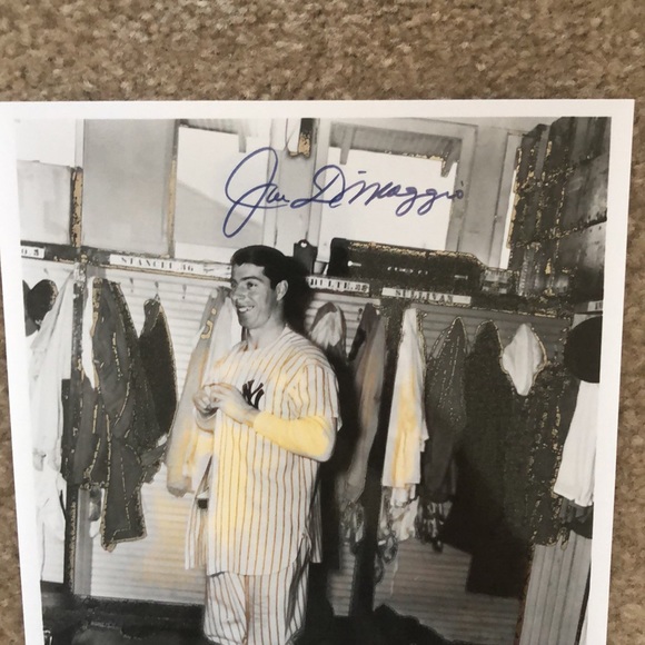 Joe DiMaggio Autographed 8x10 Photo with Certificate of Authenticity - Picture 1 of 9